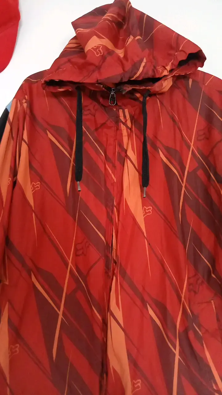 Chaqueta deportiva Fox roja con capucha - 3