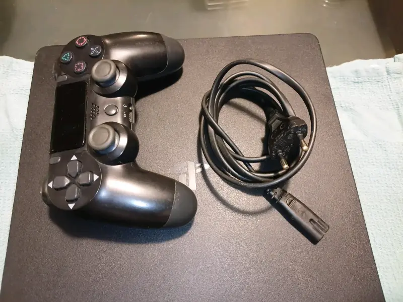 Consola PlayStation 4 slim - 1