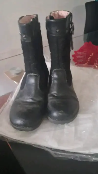 Botas negras de cuero con hebilla - miniatura 1