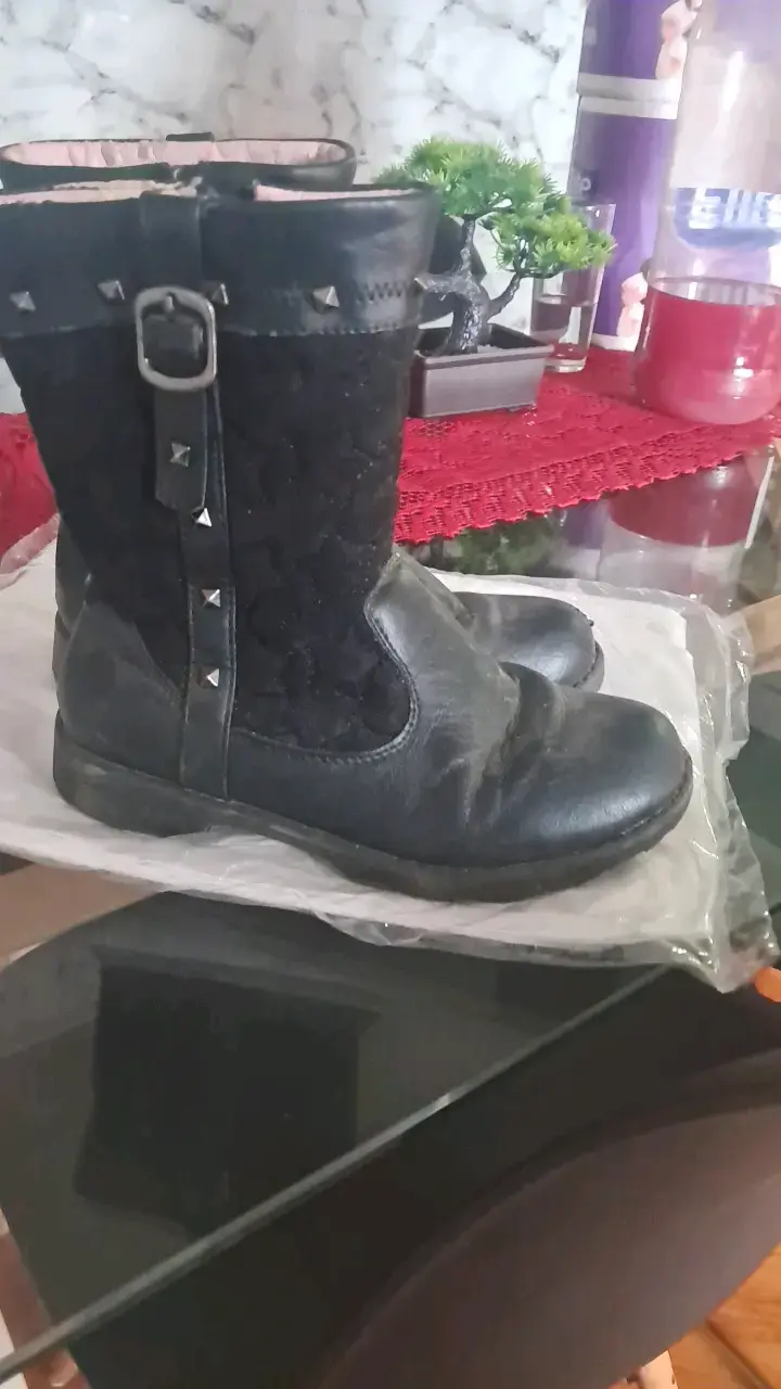 Botas negras de cuero con hebilla - 2
