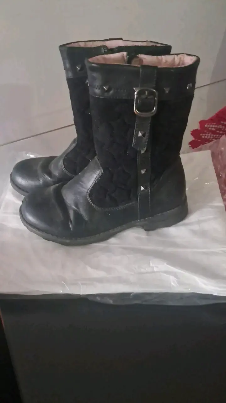 Botas negras de cuero con hebilla - 3