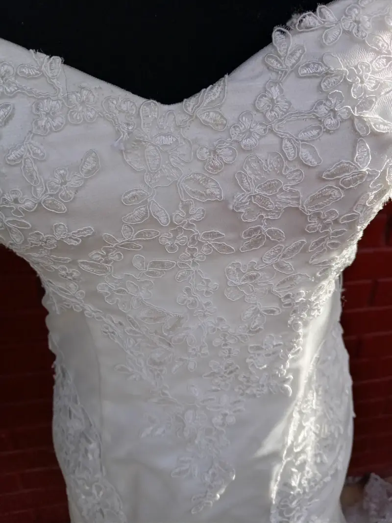 Vestido de novia blanco con encaje elegante - 3
