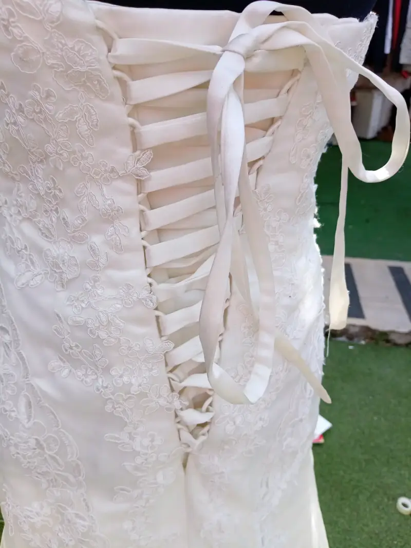 Vestido de novia blanco con encaje elegante - 6