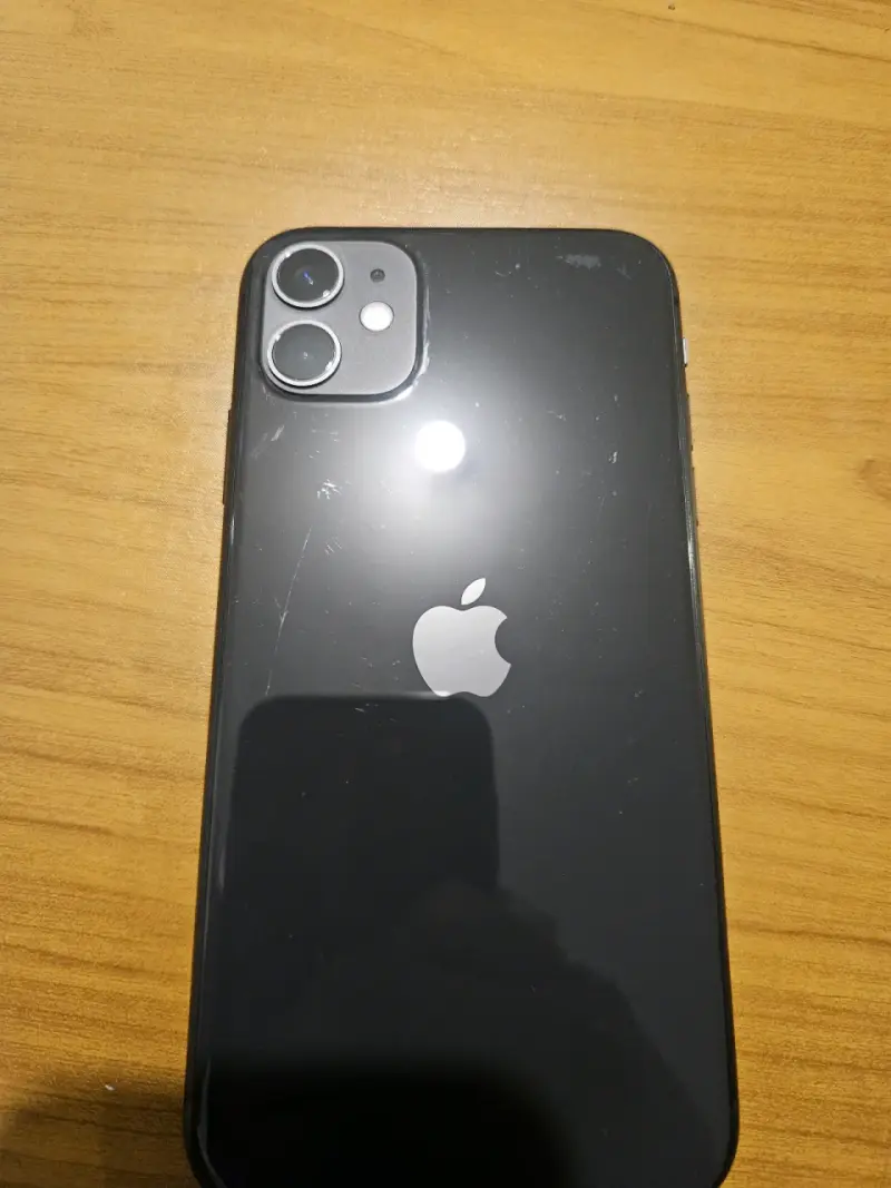 iPhone 11 negro en buen estado - 1