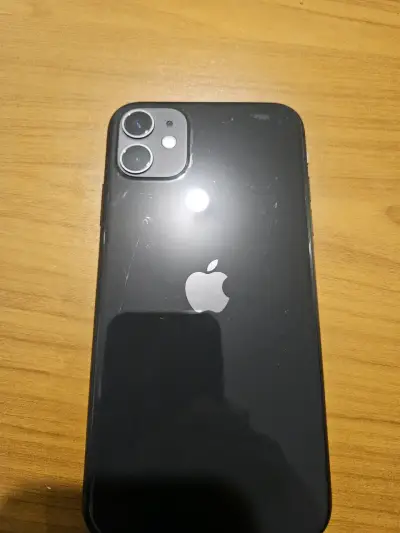 iPhone 11 negro en buen estado - miniatura 1