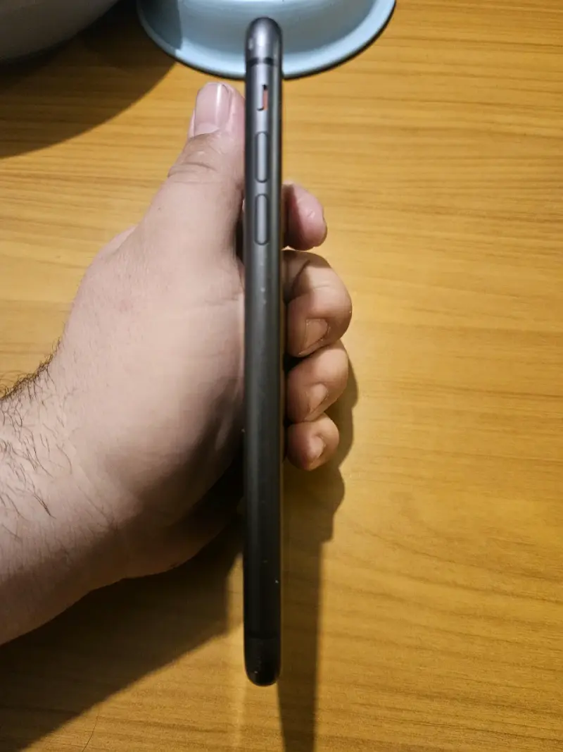 iPhone 11 negro en buen estado - 4