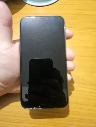 iPhone 11 negro en buen estado - miniatura 5