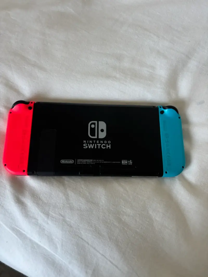 Nintendo Switch con accesorios y estuche Mario - 3