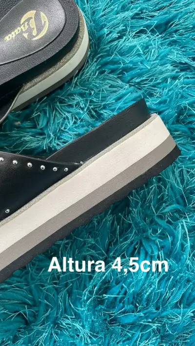Sandalias negras con tachas Bata - miniatura 4