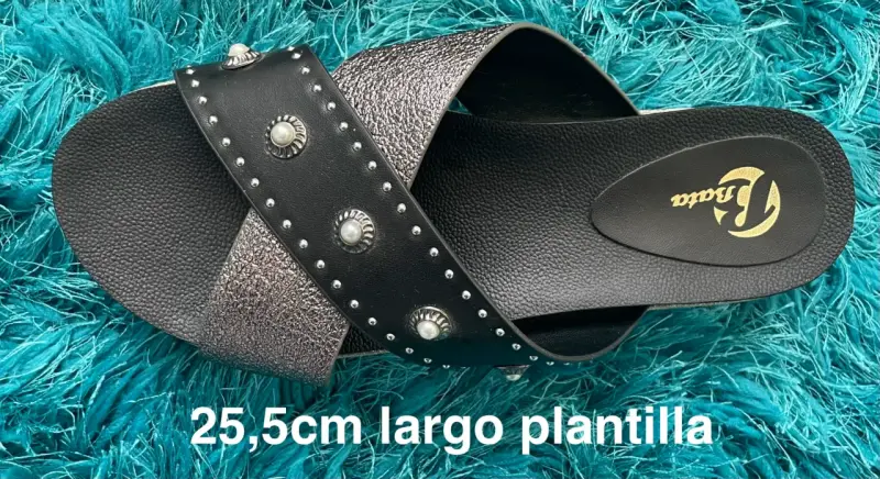 Sandalias negras con tachas Bata - 5