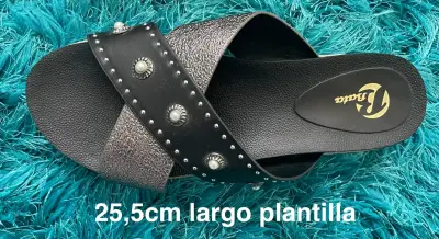 Sandalias negras con tachas Bata - miniatura 5