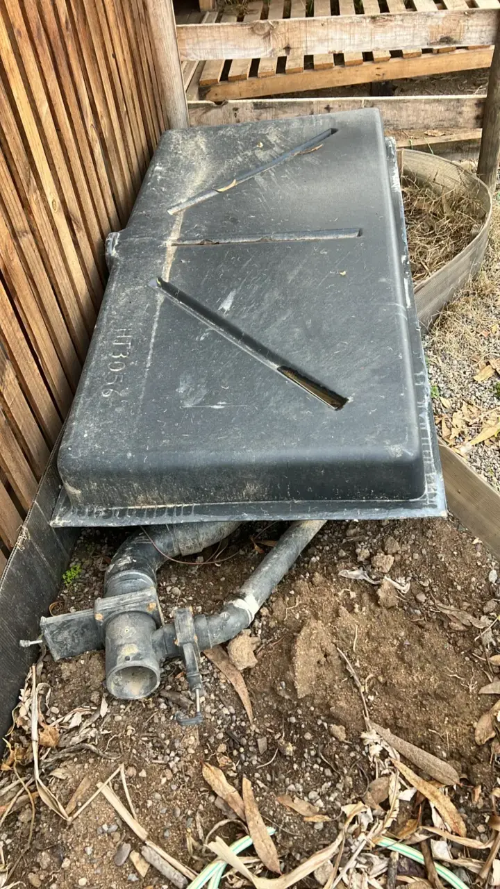 Tanque séptico de plástico usado - 1