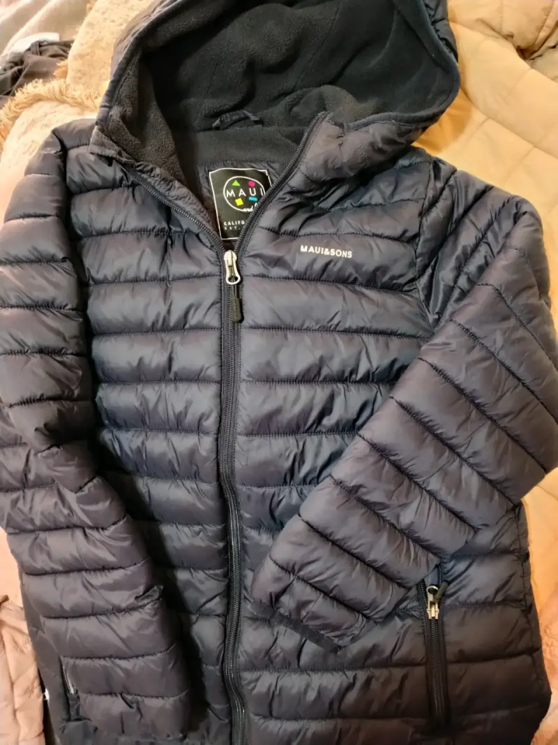 Chaqueta acolchada Maui azul marino con capucha