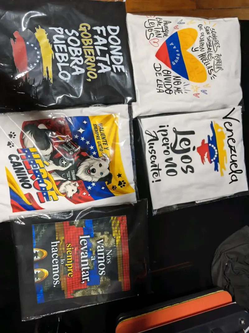 Pack de poleras estampadas con frases venezolanas