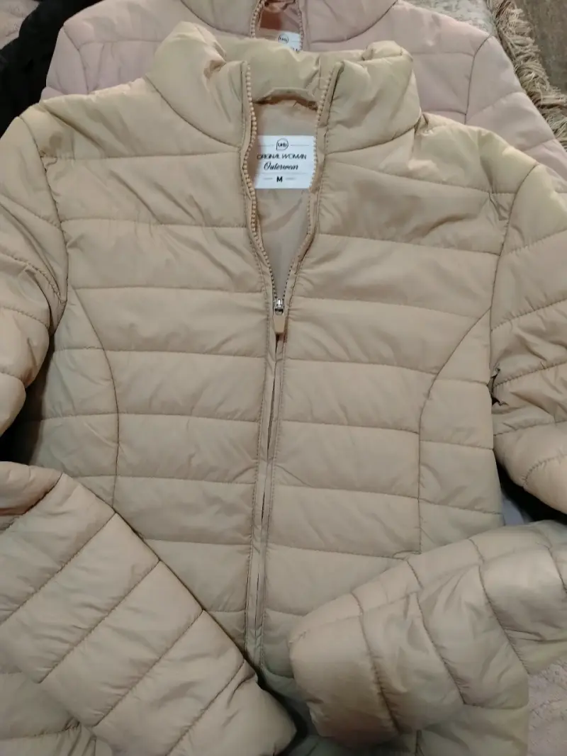 Chaqueta acolchada beige para mujer talla M