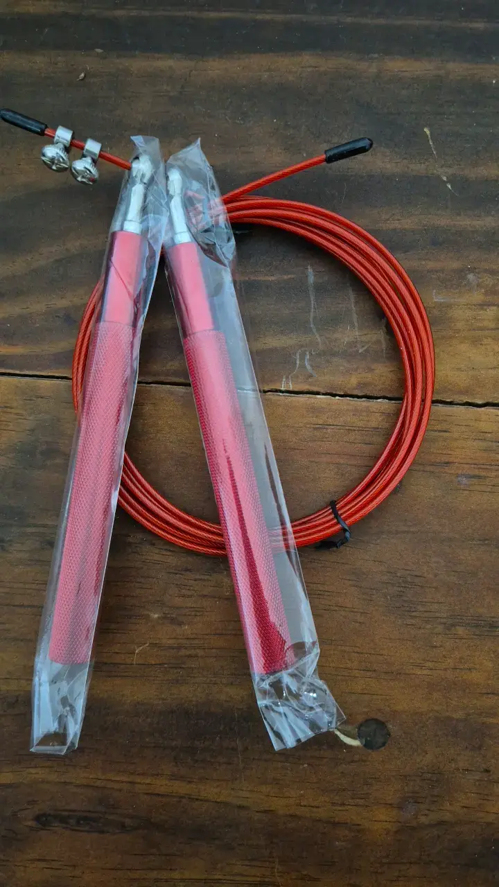 Cuerda para saltar ajustable roja