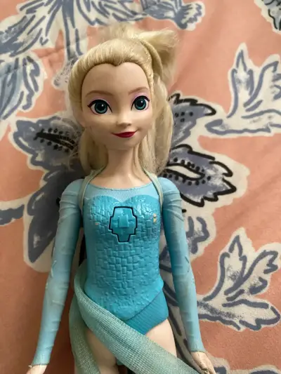 Muñeca Elsa de Frozen con traje azul - miniatura 3