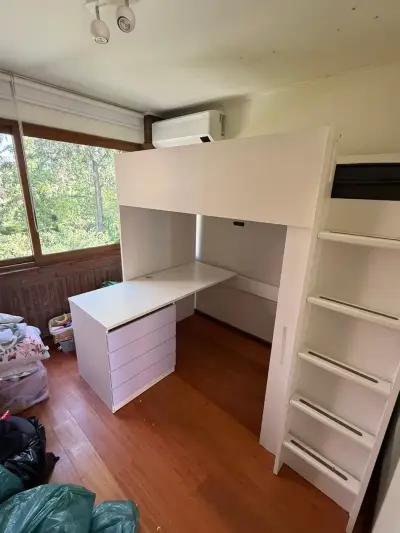 Cama alta con escritorio y escalera IKEA - miniatura 2