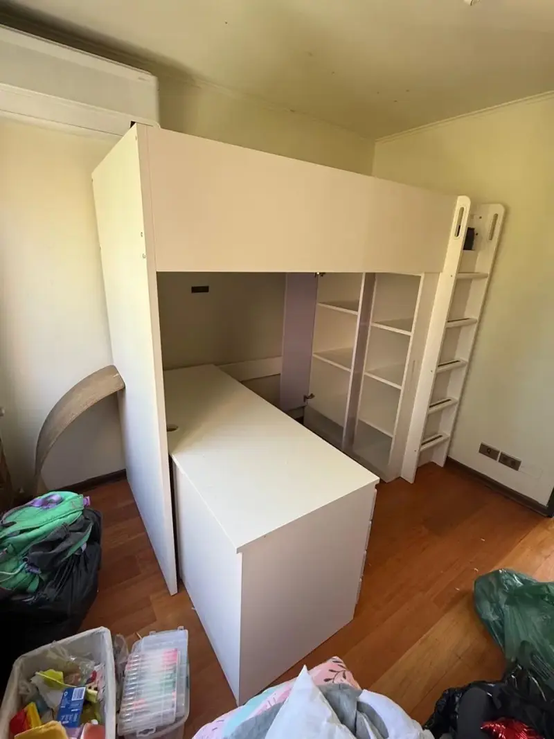 Cama alta con escritorio y escalera IKEA - 3
