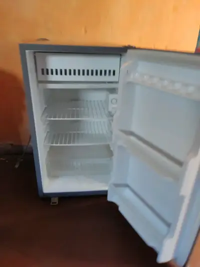 Refrigerador compacto de una puerta - miniatura 1