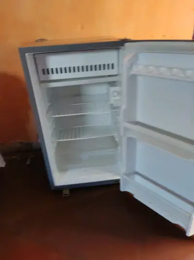Refrigerador compacto de una puerta - miniatura 3