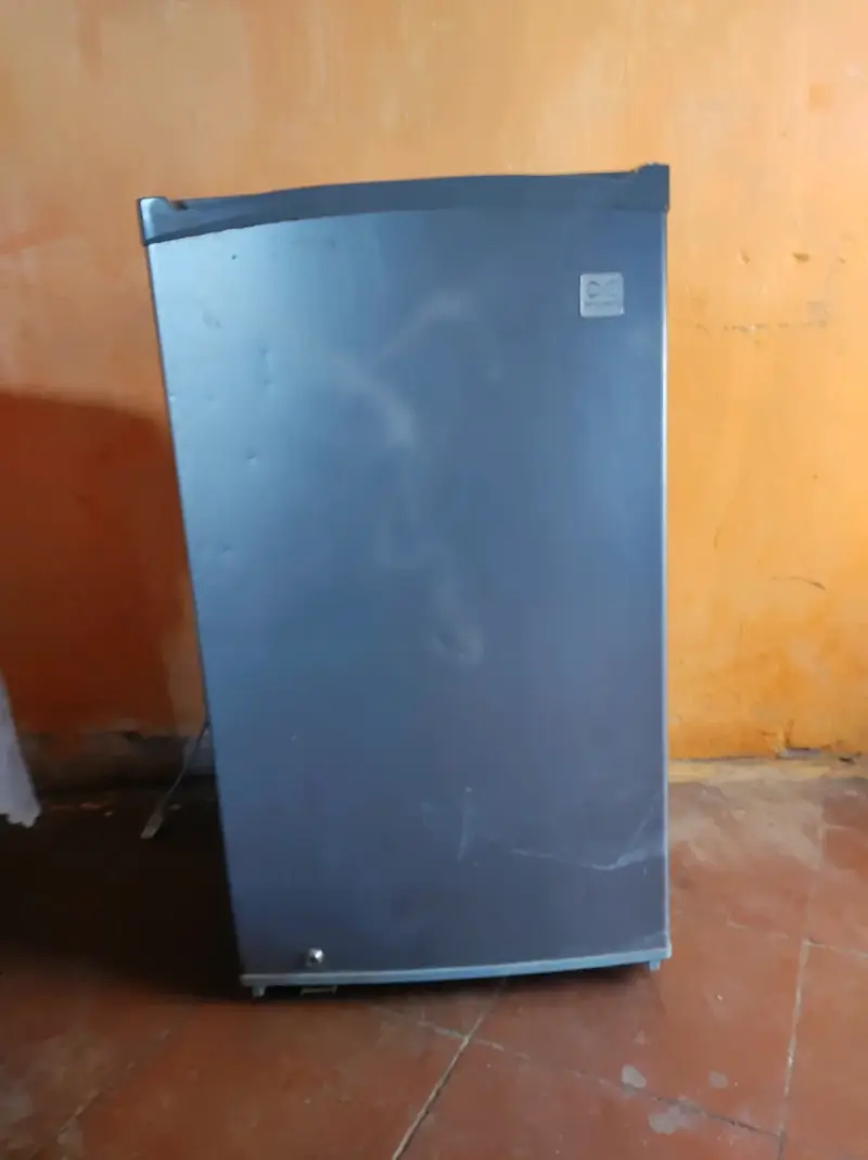 Refrigerador compacto de una puerta - 5
