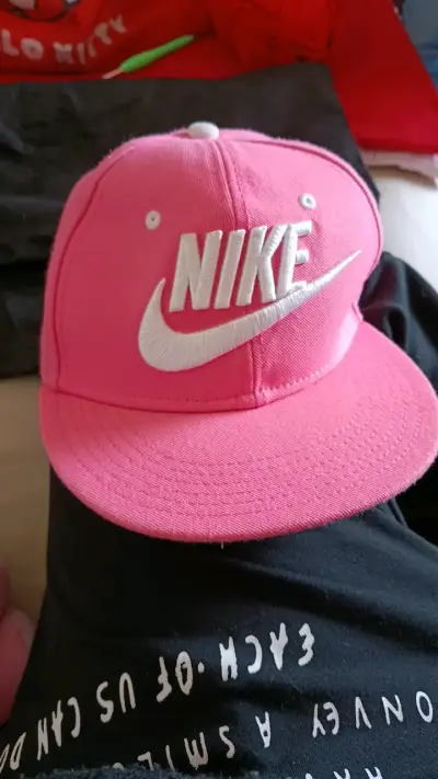Gorra Nike rosa con logo bordado - miniatura 1