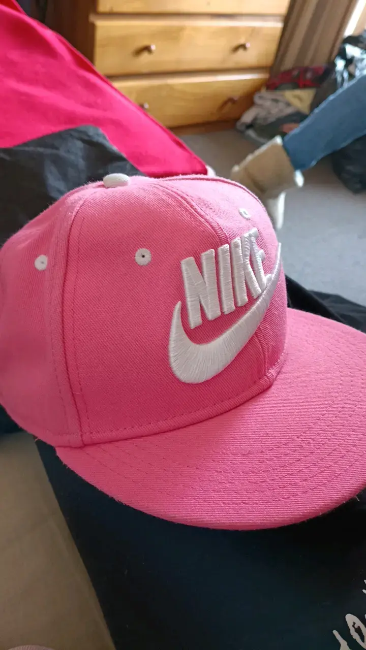 Gorra Nike rosa con logo bordado - 2