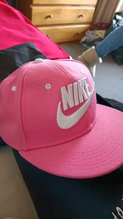 Gorra Nike rosa con logo bordado - miniatura 2