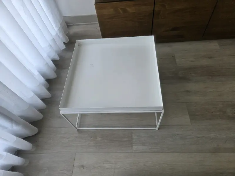 Mesa de centro blanca minimalista - 1