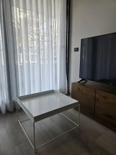 Mesa de centro blanca minimalista - miniatura 2