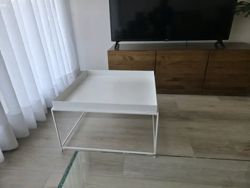 Mesa de centro blanca minimalista - 4