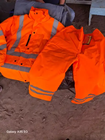 Conjunto de ropa reflectante de seguridad naranja - miniatura 1