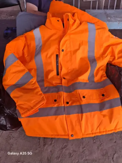 Conjunto de ropa reflectante de seguridad naranja - miniatura 2