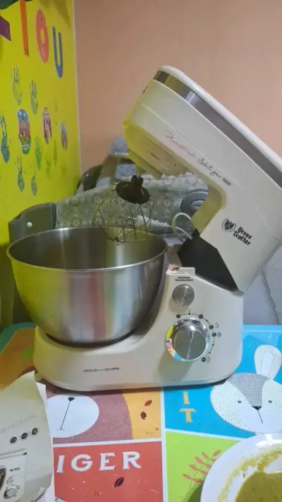 Batidora amasadora Ufesa potente 700W - miniatura 3