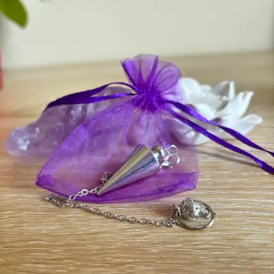 Péndulo de metal con cadena decorativa + bolsa - miniatura 1