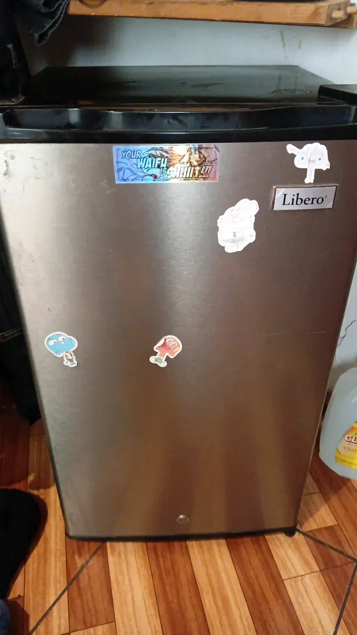 Refrigerador compacto Libero con stickers - 1