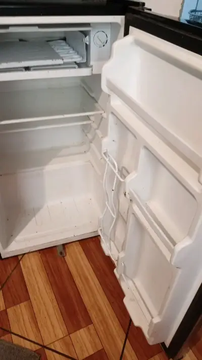 Refrigerador compacto Libero con stickers - miniatura 2