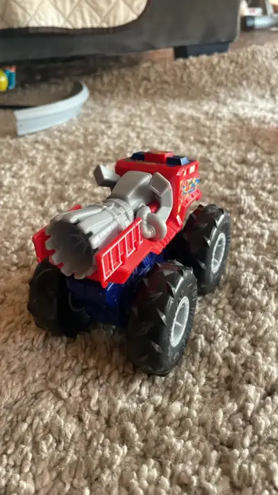 Camión de juguete Hot Wheels rojo - miniatura 2