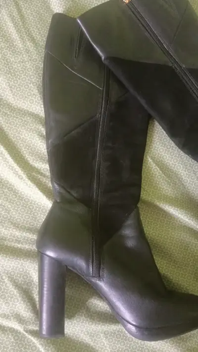 Botas de cuero negras con tacón alto - miniatura 2