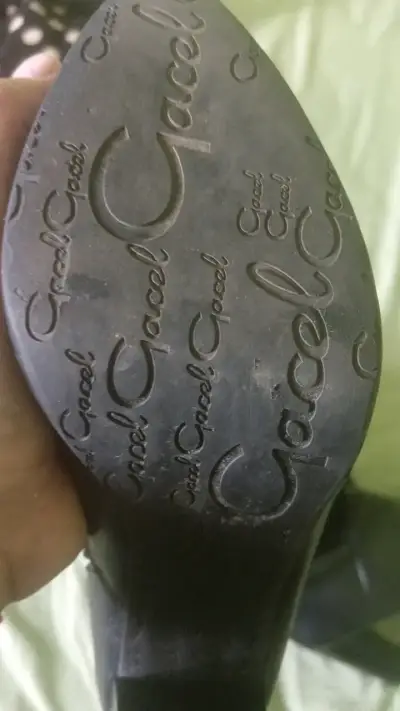 Botas de cuero negras con tacón alto - miniatura 4
