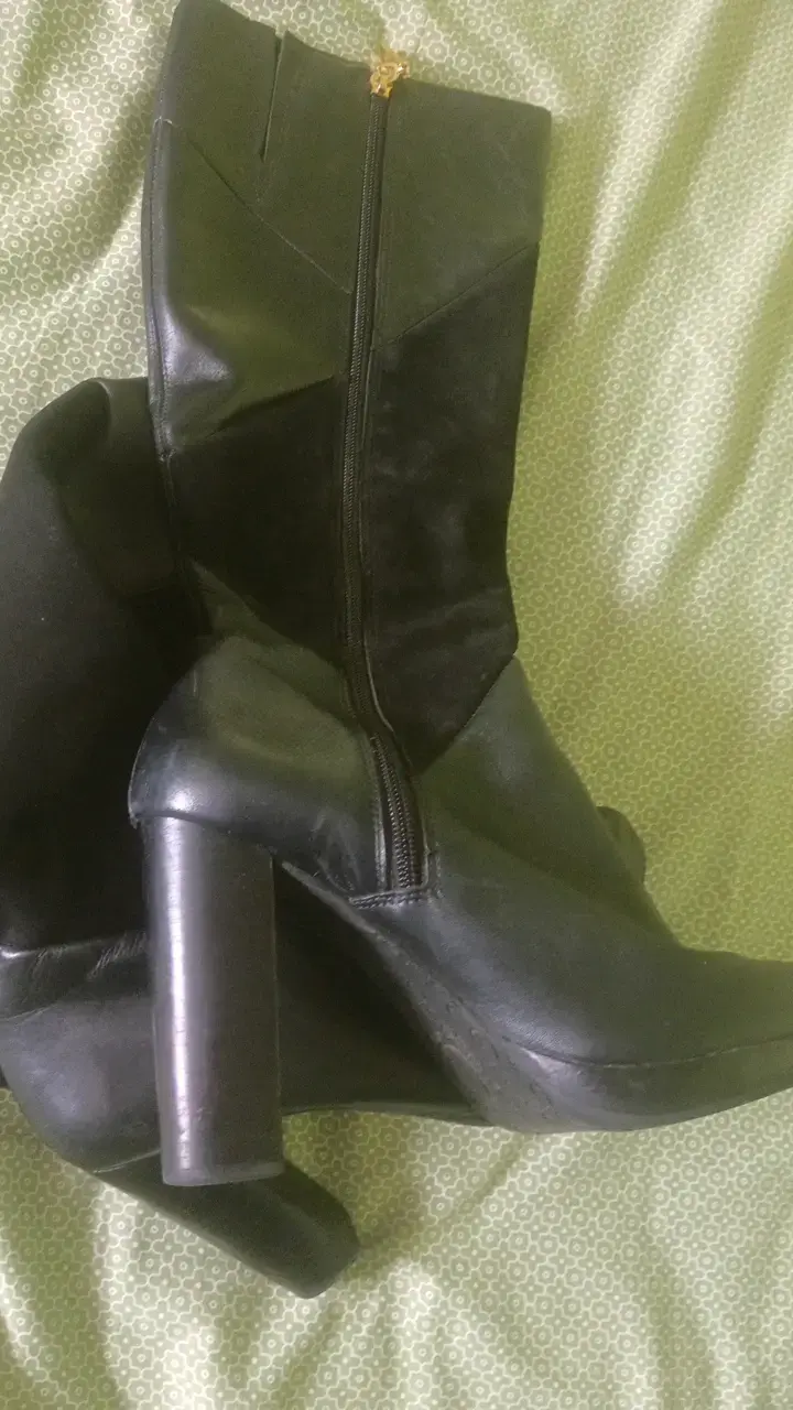 Botas de cuero negras con tacón alto - 5
