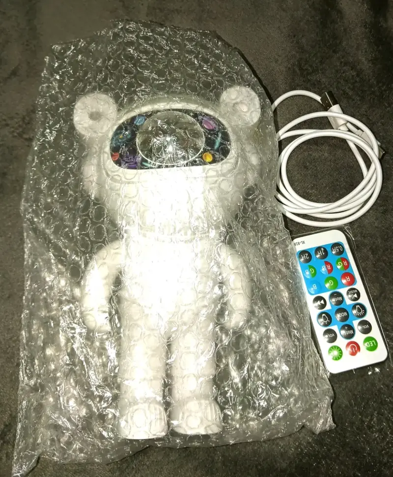 Proyector LED astronauta con control remoto - 2