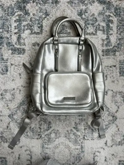 Mochila plateada Madden Girl - miniatura 1