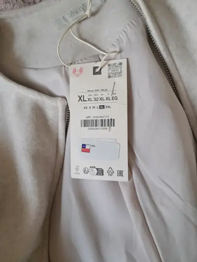 Chaqueta corta beige Zara nueva - miniatura 2