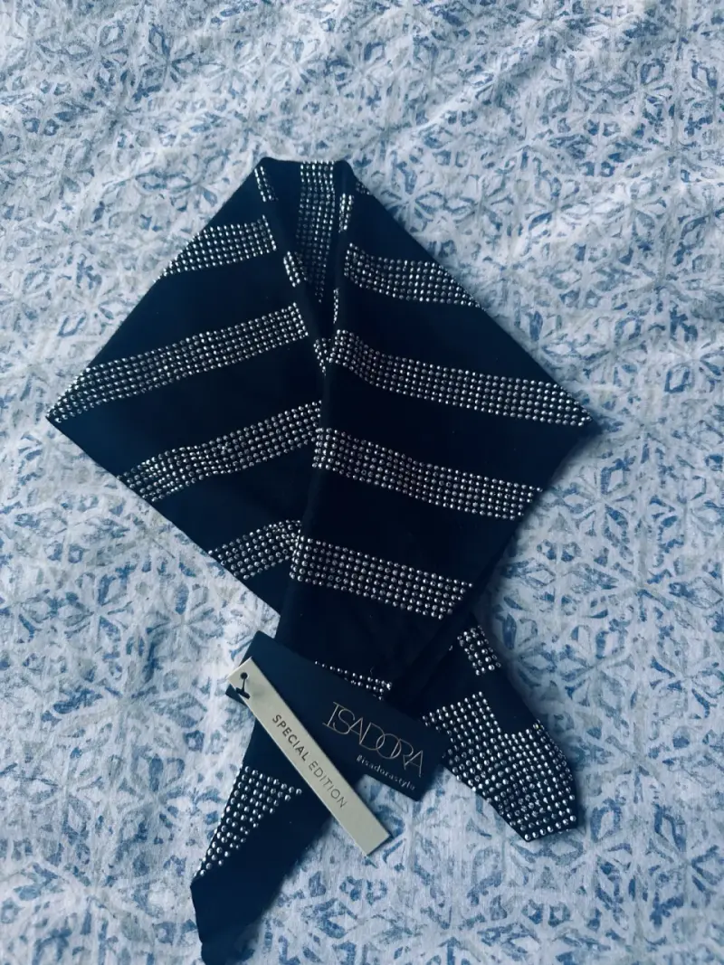 Pañuelo negro con detalles brillantes Isadora - 1