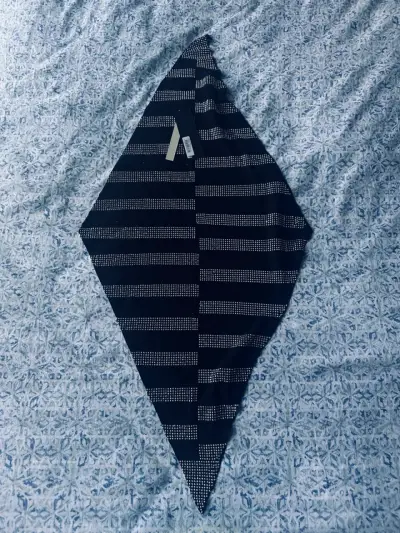 Pañuelo negro con detalles brillantes Isadora - miniatura 2