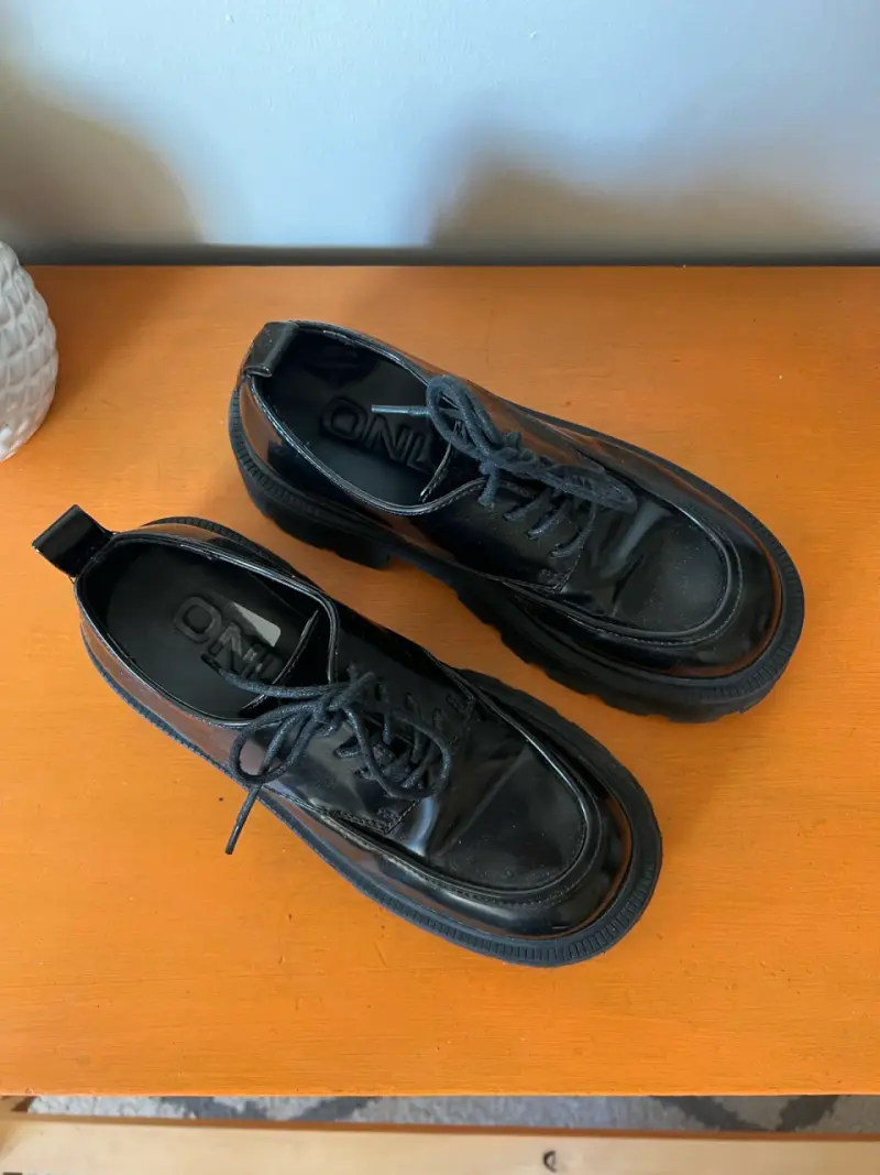 Zapatos de plataforma negros estilo chunky - 2