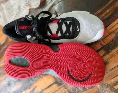 Zapatillas Nike deportivas blanco y negro - miniatura 2