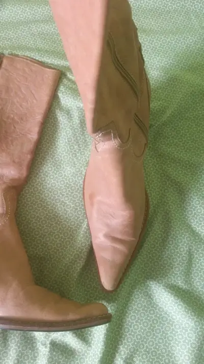 Botas de cuero beige con tacón - miniatura 2
